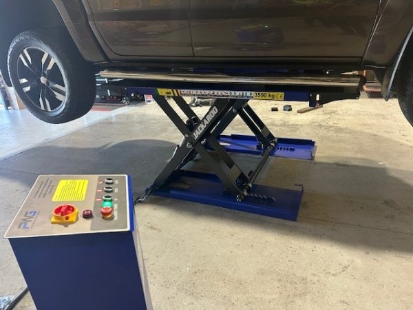 Car Scissor Lift, 3.5T Mid Rise Mobile Car Scissor Hoist- Jackaroo JMRS3500 - Image 4